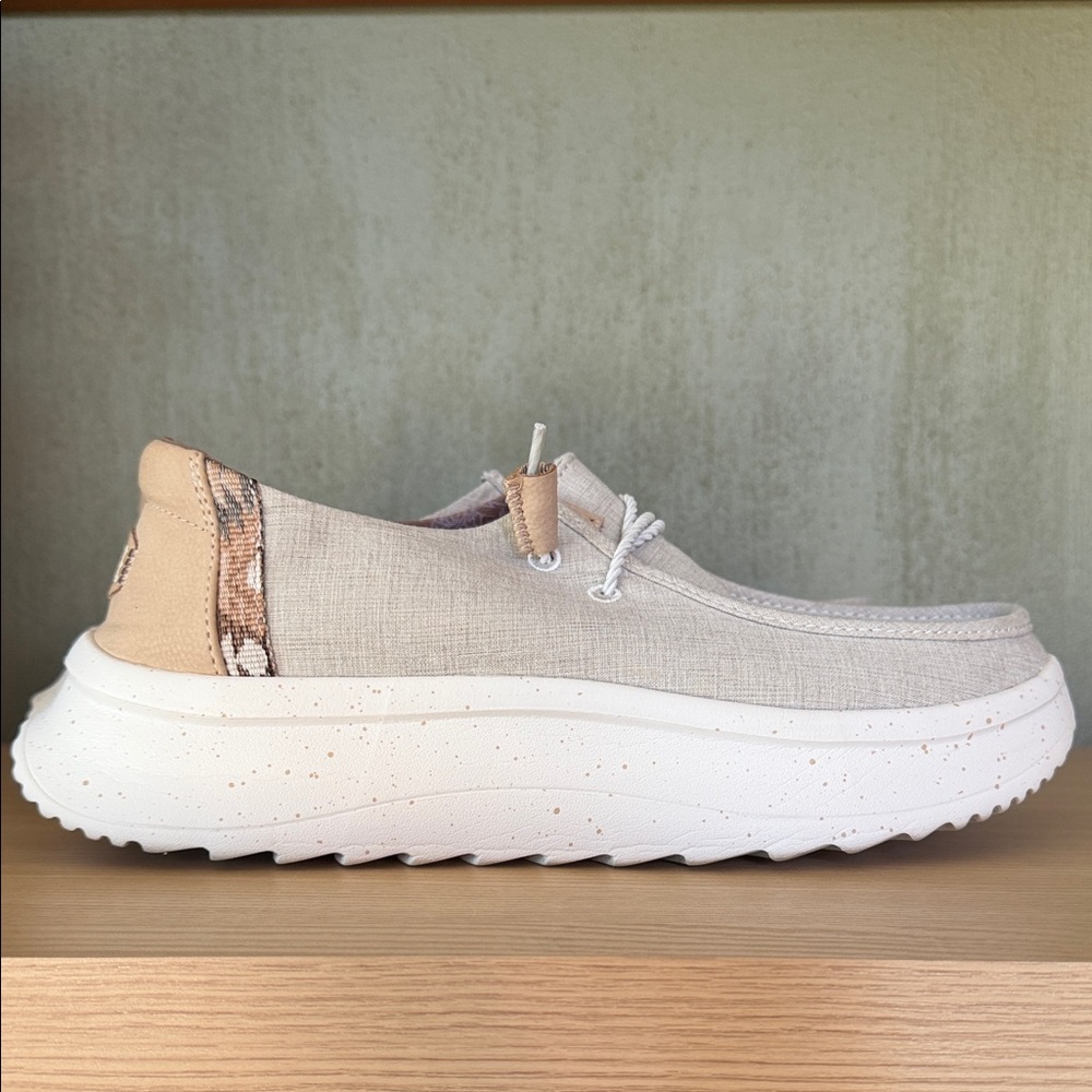 Women’s HeyDude Wendy Peak Nova Slip on in Light Beige with Tan Accents Size 10
